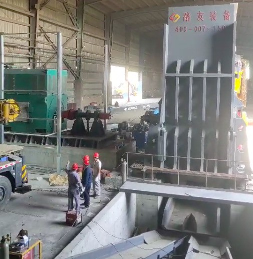 張家港傳來喜報，6000馬力破碎機安裝完畢。這個大家伙可不能小看它，每小時出料可高達150噸。